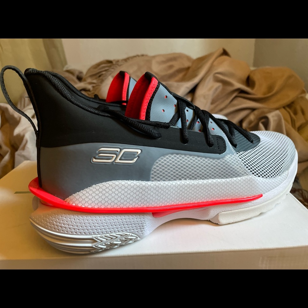 Men’s UA Steph Curry 7’s (Brand New)